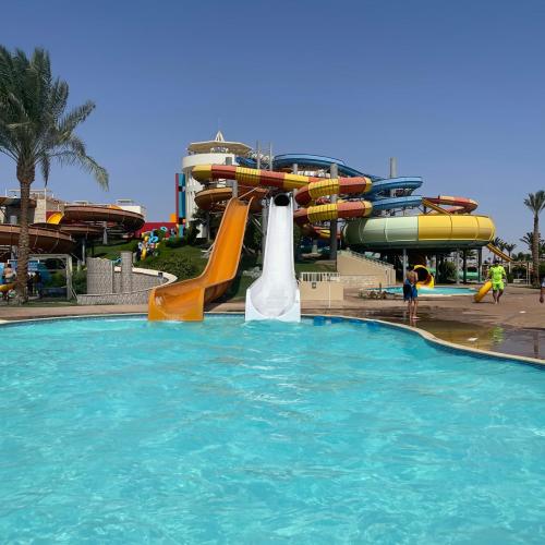 Аквапарк Макади Water World в Хургаде